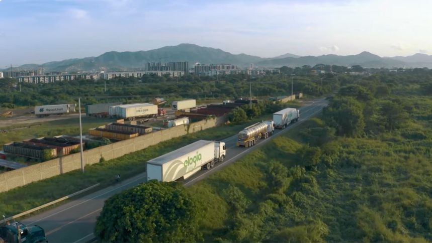 Daabon logistics fleet of tanker trucks transporting RSPO certified sustainable palm oil, representing robust global supply chain capabilities.